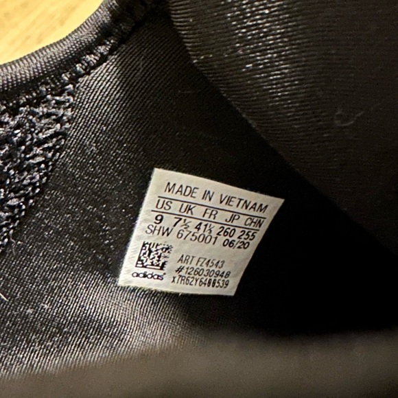 Black and maroon NMD’s - Picture 6 of 6